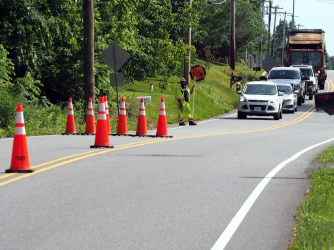Part of Bloomingrove Road down to one lane for sewer project